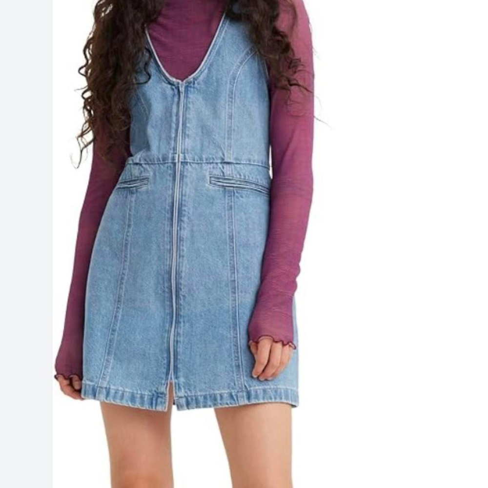 Levi's Women's Premium Rio Denim Dress
Levi’s dress never worn